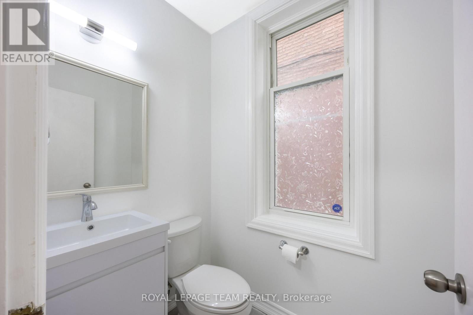 301 Somerset Street E, Ottawa, ON - Indoor Photo Showing Bathroom