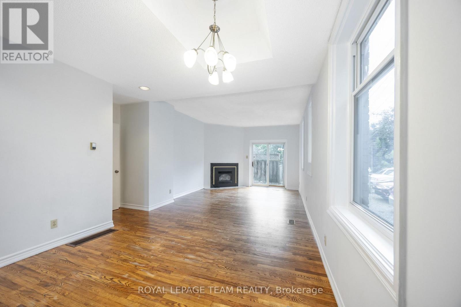 301 Somerset Street E, Ottawa, ON - Indoor With Fireplace