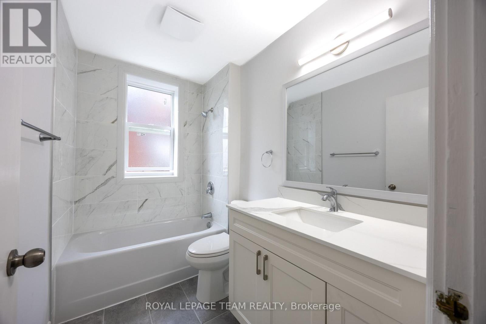 301 Somerset Street E, Ottawa, ON - Indoor Photo Showing Bathroom