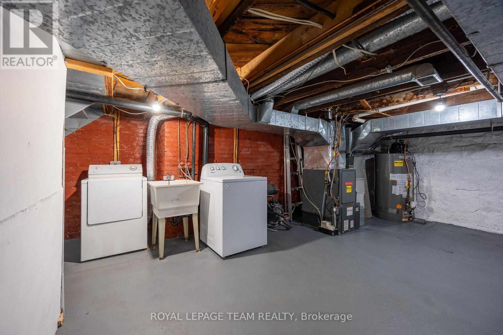 301 Somerset Street E, Ottawa, ON - Indoor Photo Showing Laundry Room