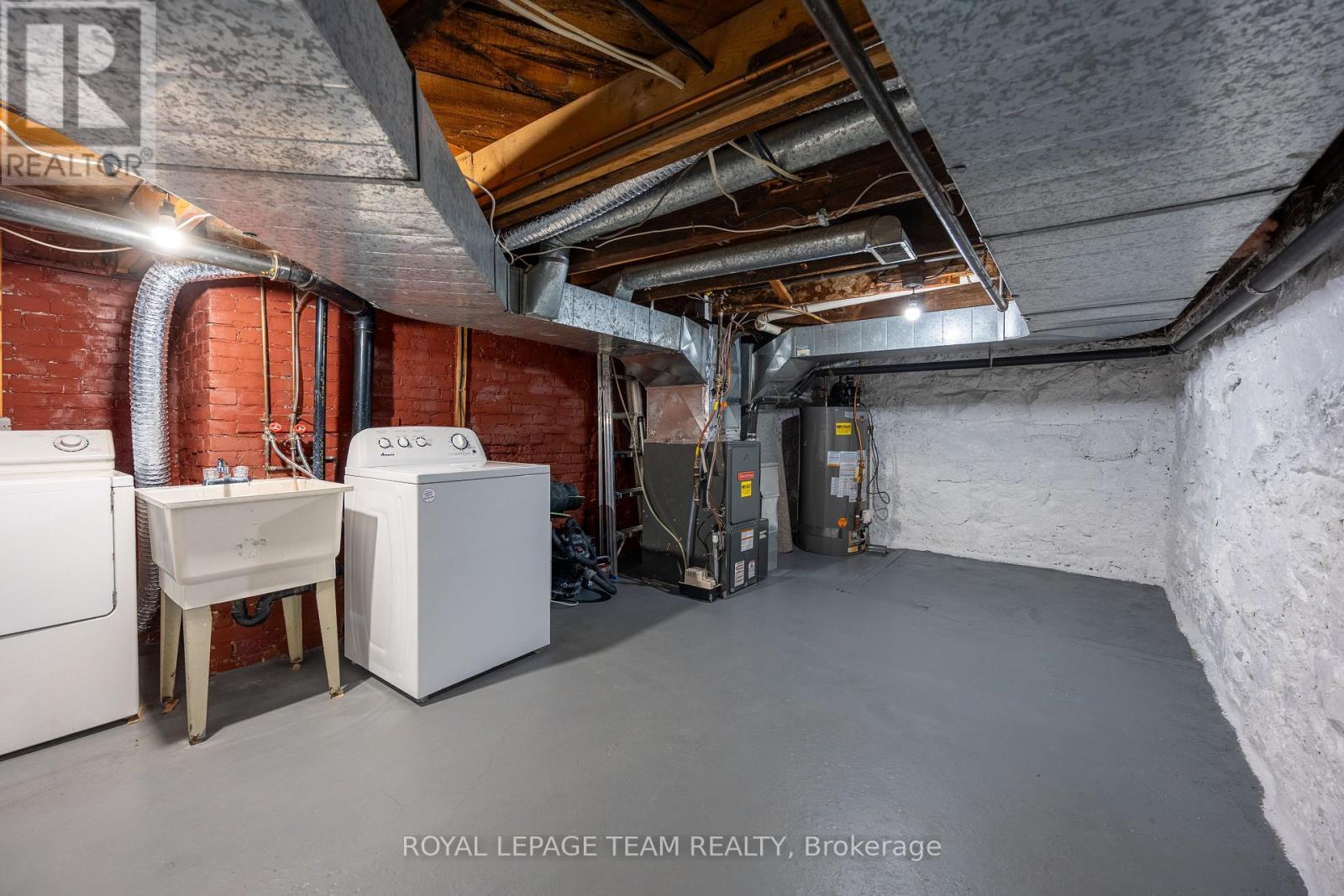 301 Somerset Street E, Ottawa, ON - Indoor Photo Showing Laundry Room