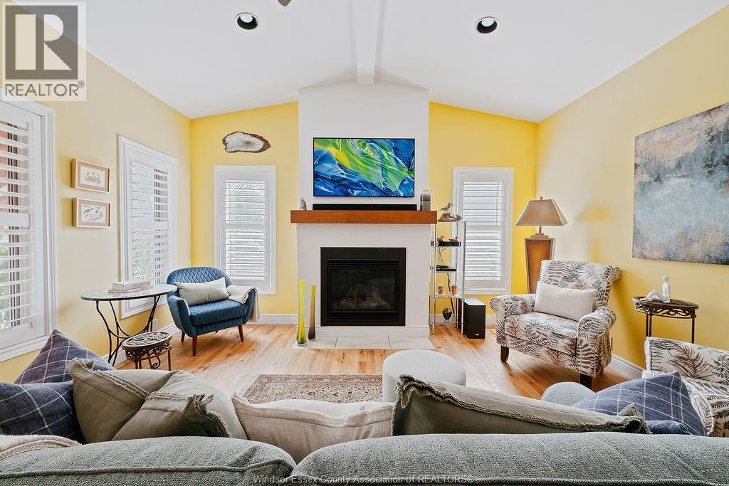 819 Windermere, Windsor, ON - Indoor Photo Showing Living Room With Fireplace