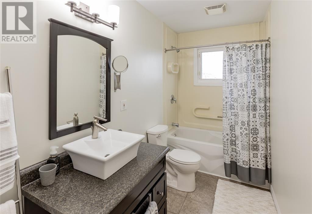 52 Mountbatten Drive, St. John'S, NL - Indoor Photo Showing Bathroom