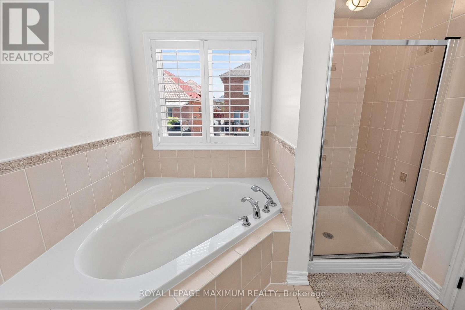 95 White Beach Crescent, Vaughan, ON - Indoor Photo Showing Bathroom