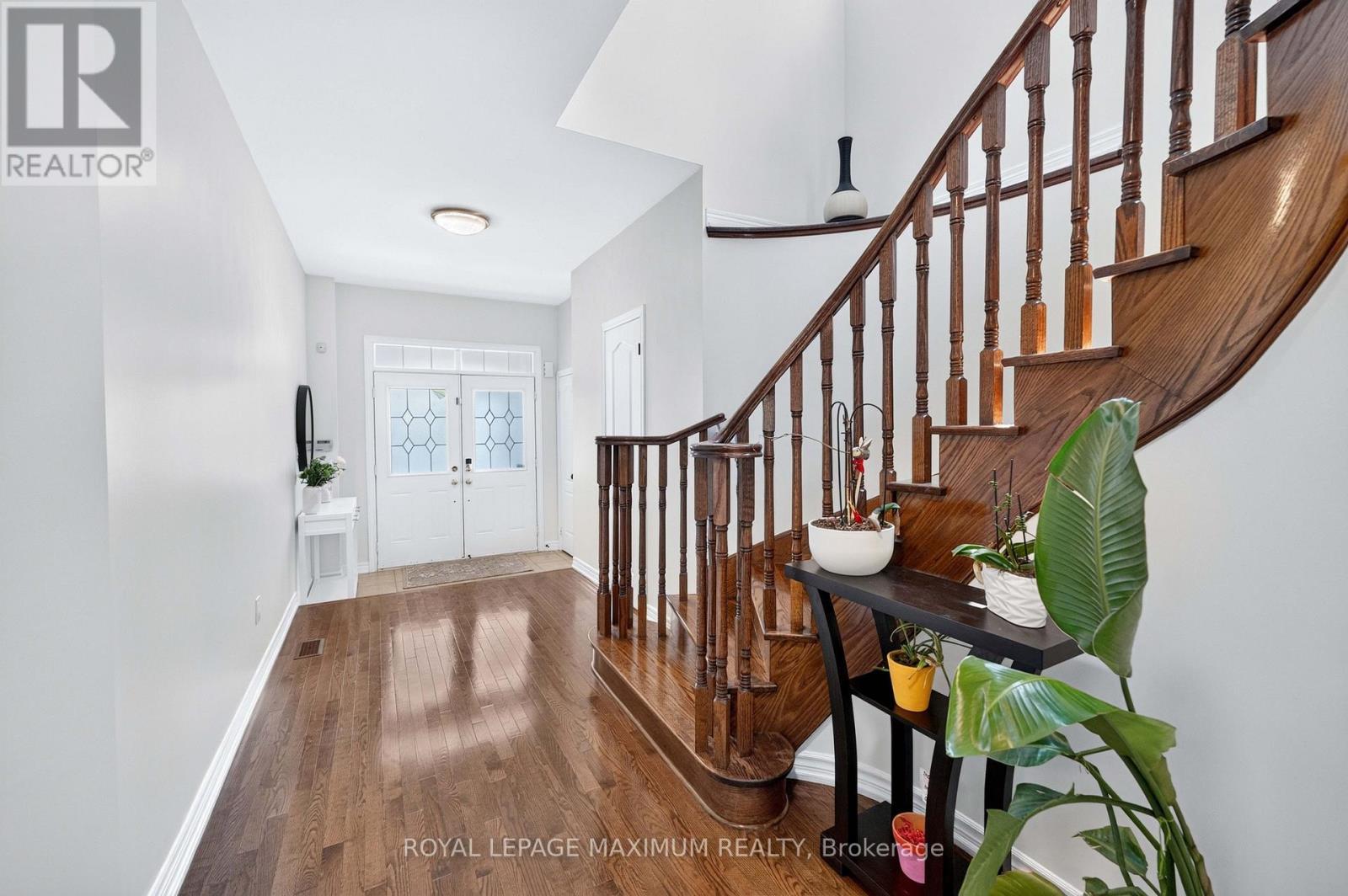 95 White Beach Crescent, Vaughan, ON - Indoor Photo Showing Other Room