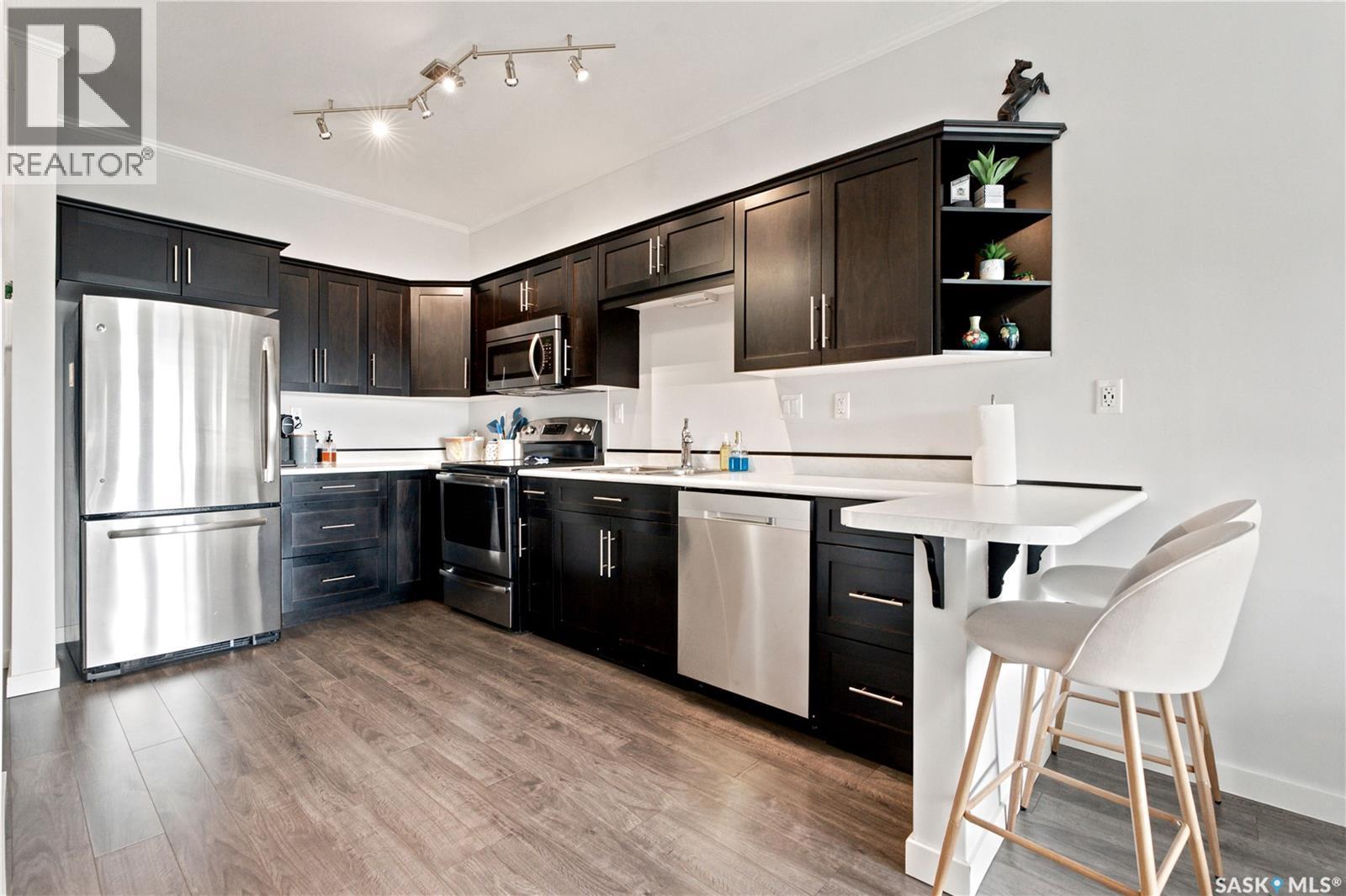 214 545 Hassard Close, Saskatoon, SK - Indoor Photo Showing Kitchen With Stainless Steel Kitchen With Upgraded Kitchen