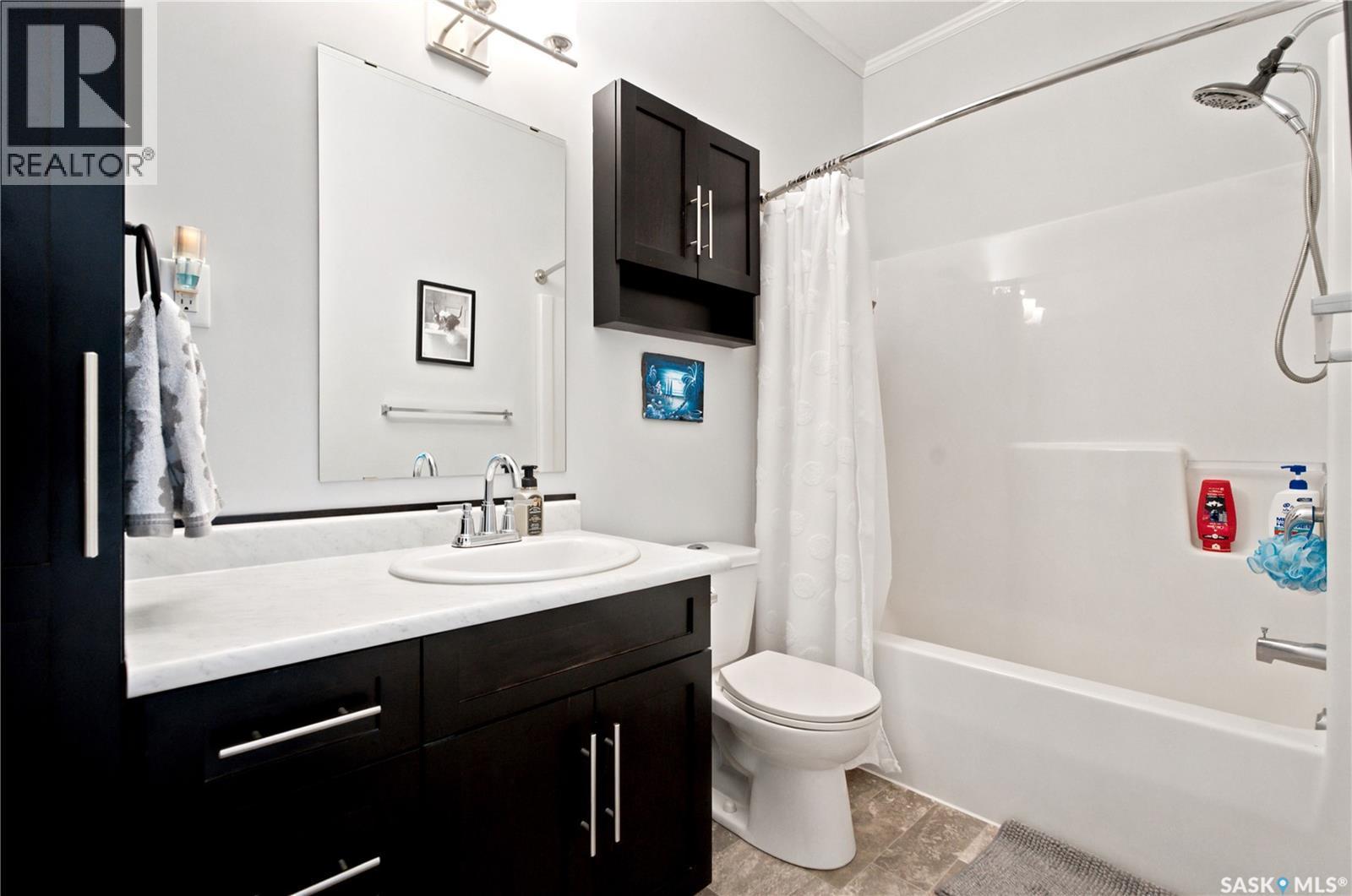 214 545 Hassard Close, Saskatoon, SK - Indoor Photo Showing Bathroom