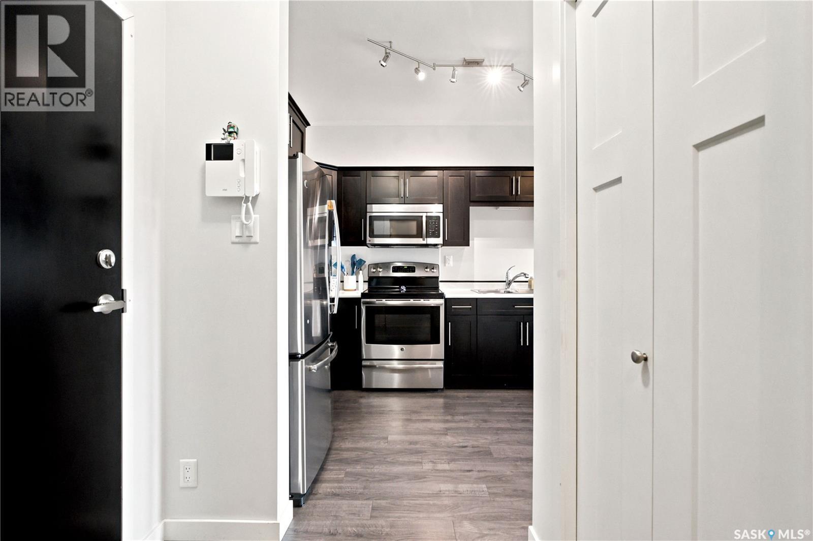214 545 Hassard Close, Saskatoon, SK - Indoor Photo Showing Kitchen