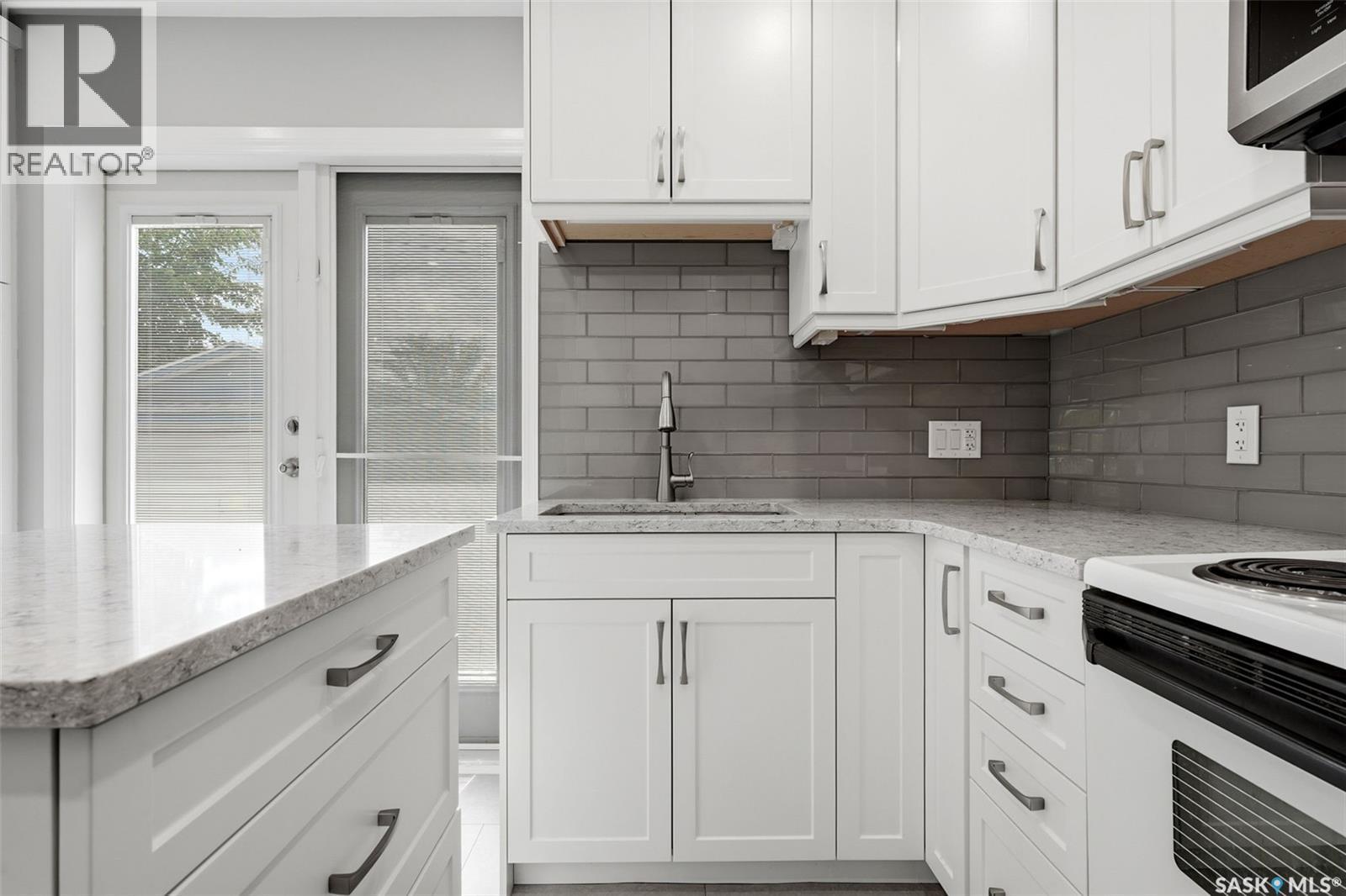 1631 Macpherson Avenue, Regina, SK - Indoor Photo Showing Kitchen