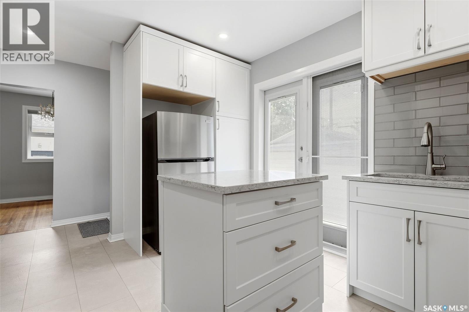 1631 Macpherson Avenue, Regina, SK - Indoor Photo Showing Kitchen
