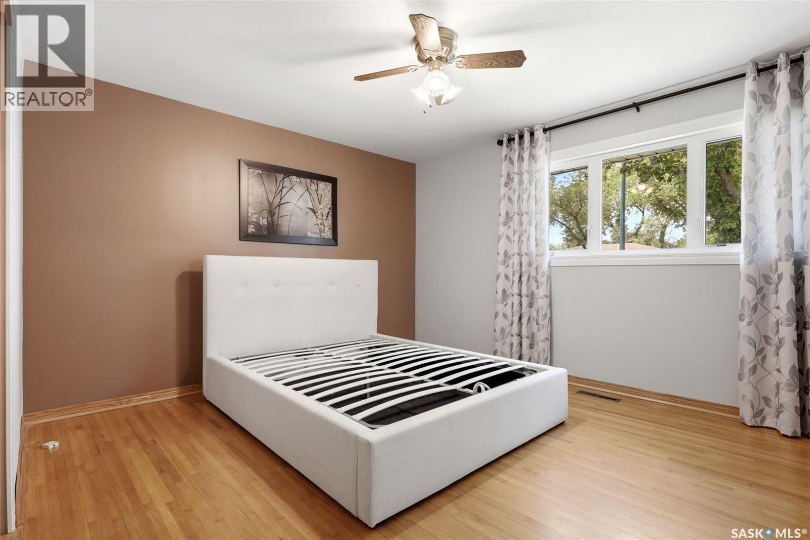 1631 Macpherson Avenue, Regina, SK - Indoor Photo Showing Bedroom