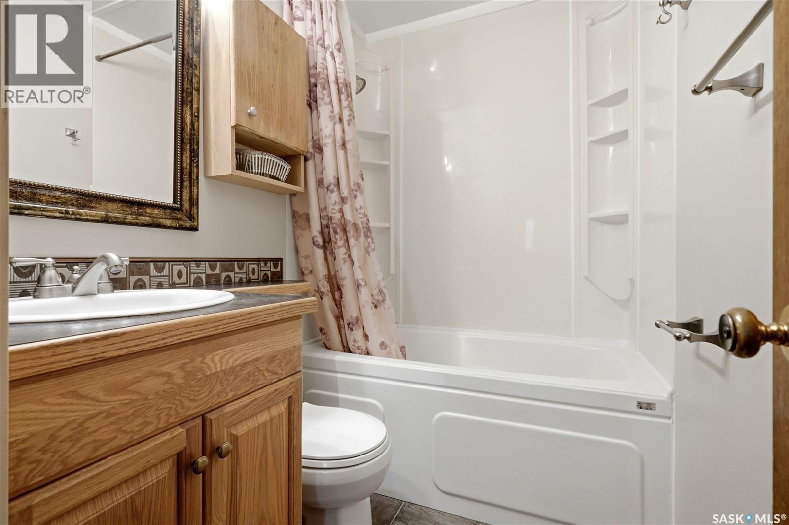 1631 Macpherson Avenue, Regina, SK - Indoor Photo Showing Bathroom
