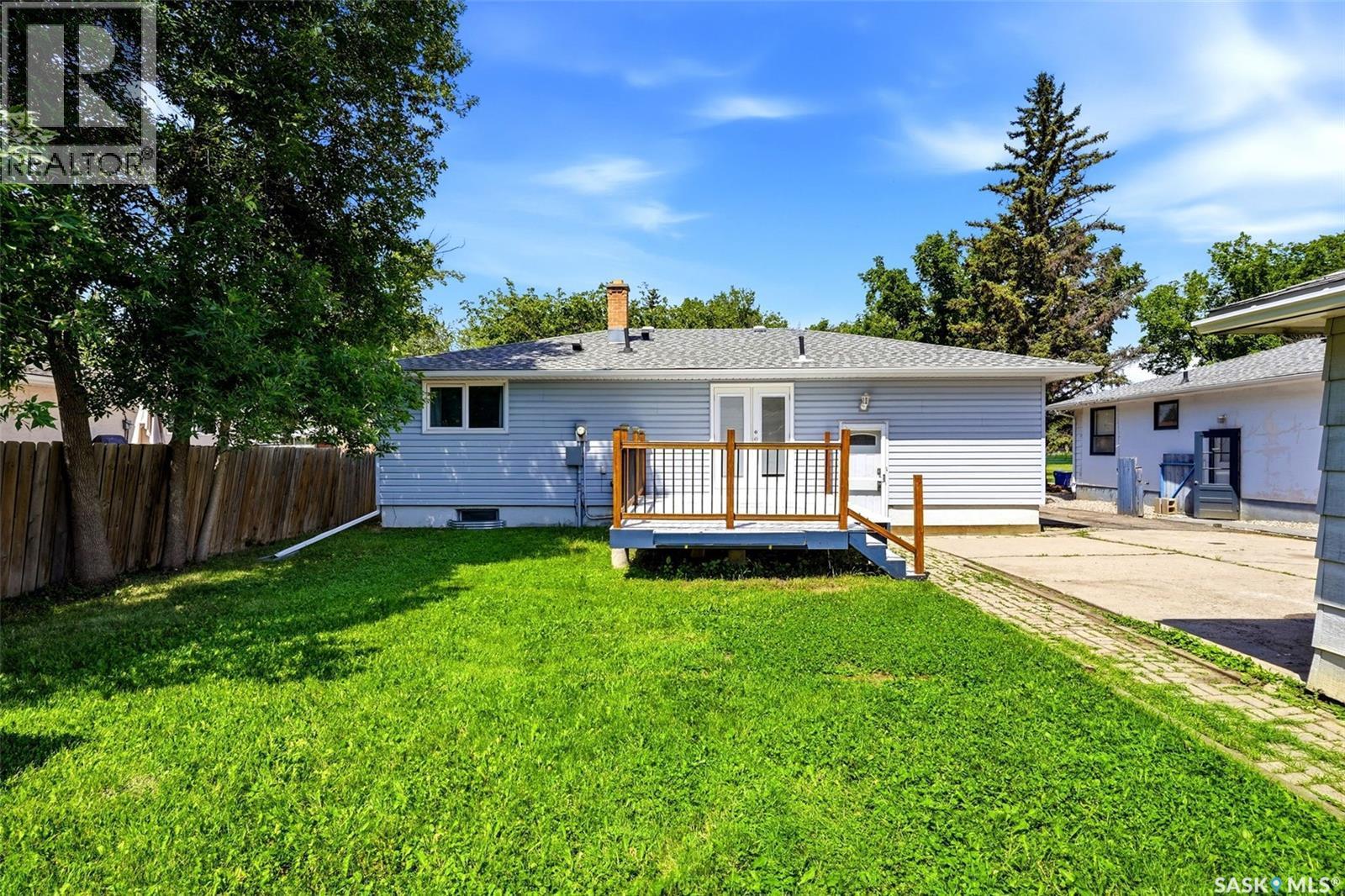 1631 Macpherson Avenue, Regina, SK - Outdoor With Deck Patio Veranda