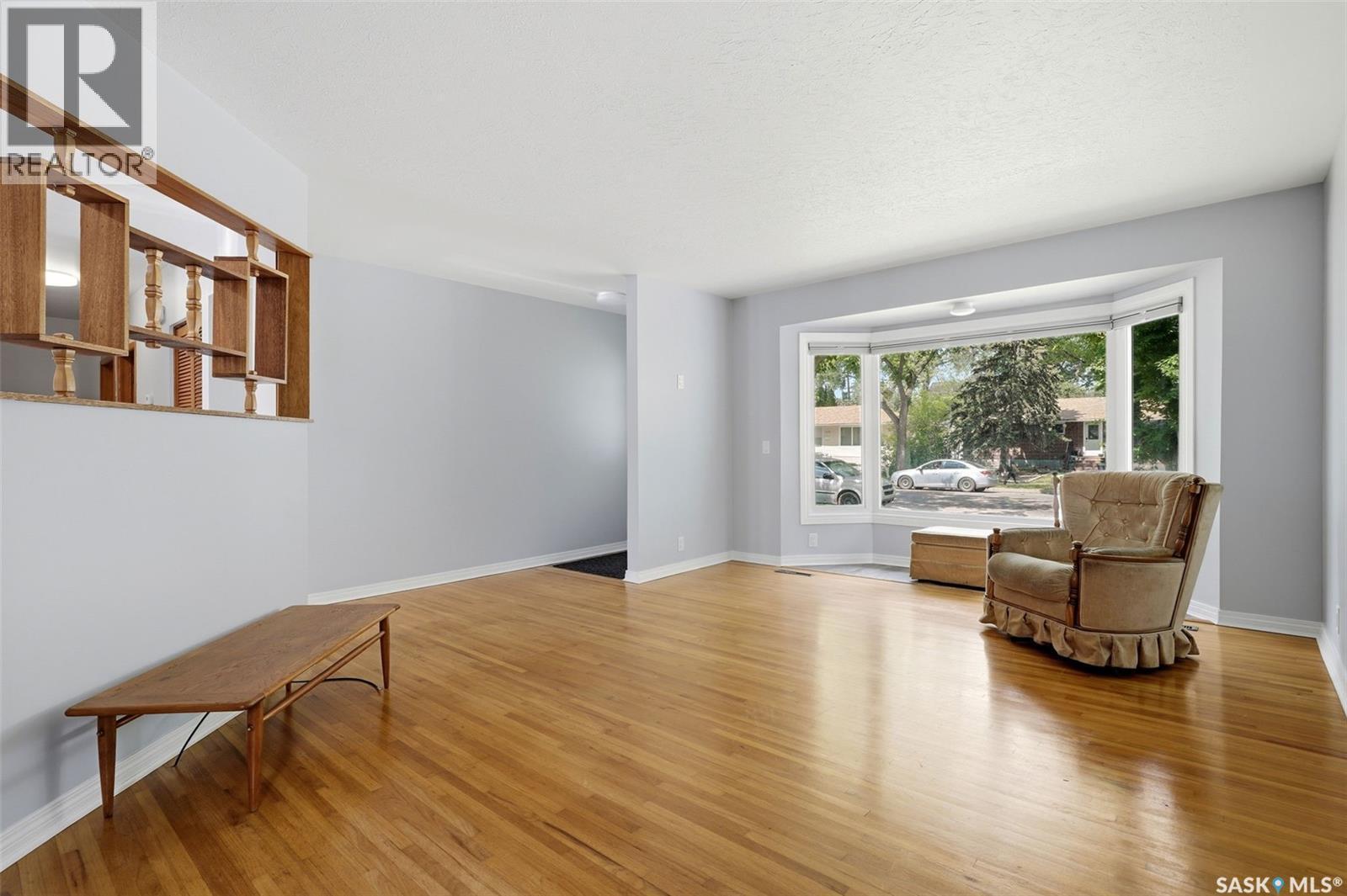 1631 Macpherson Avenue, Regina, SK - Indoor Photo Showing Living Room