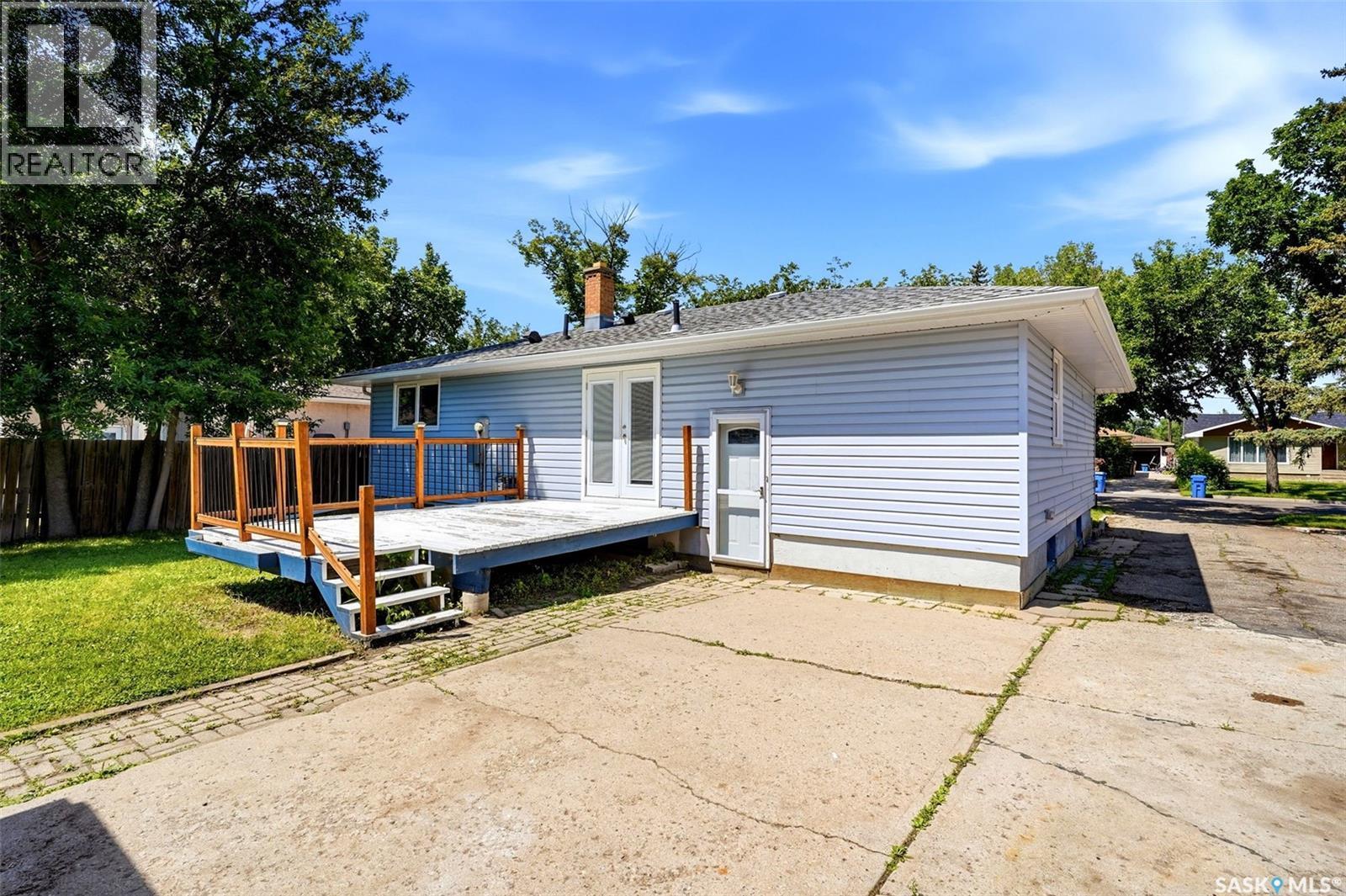1631 Macpherson Avenue, Regina, SK - Outdoor With Exterior