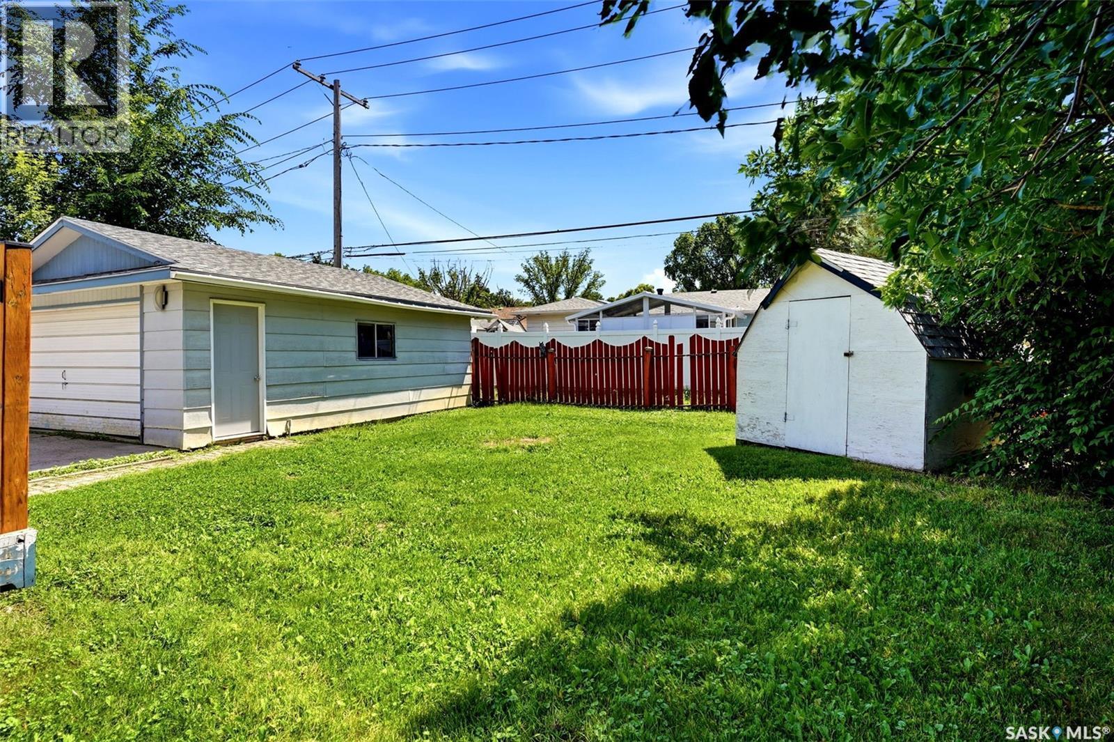 1631 Macpherson Avenue, Regina, SK - Outdoor