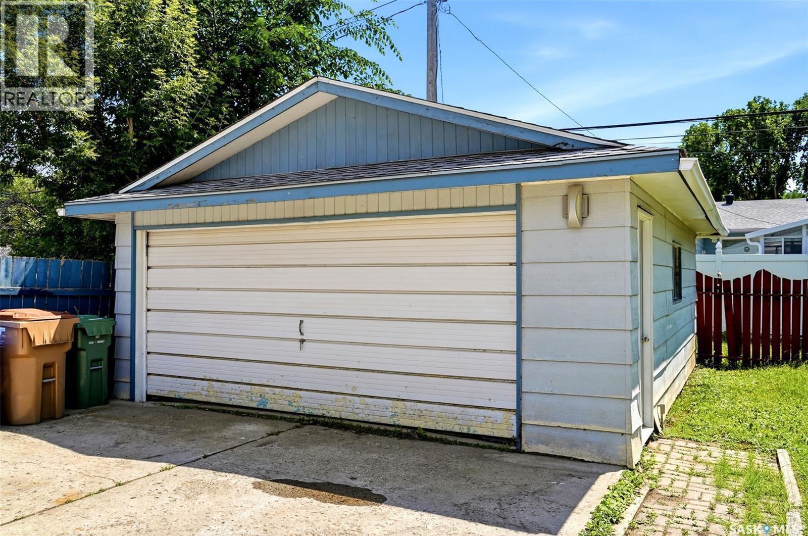 1631 Macpherson Avenue, Regina, SK - Outdoor With Exterior