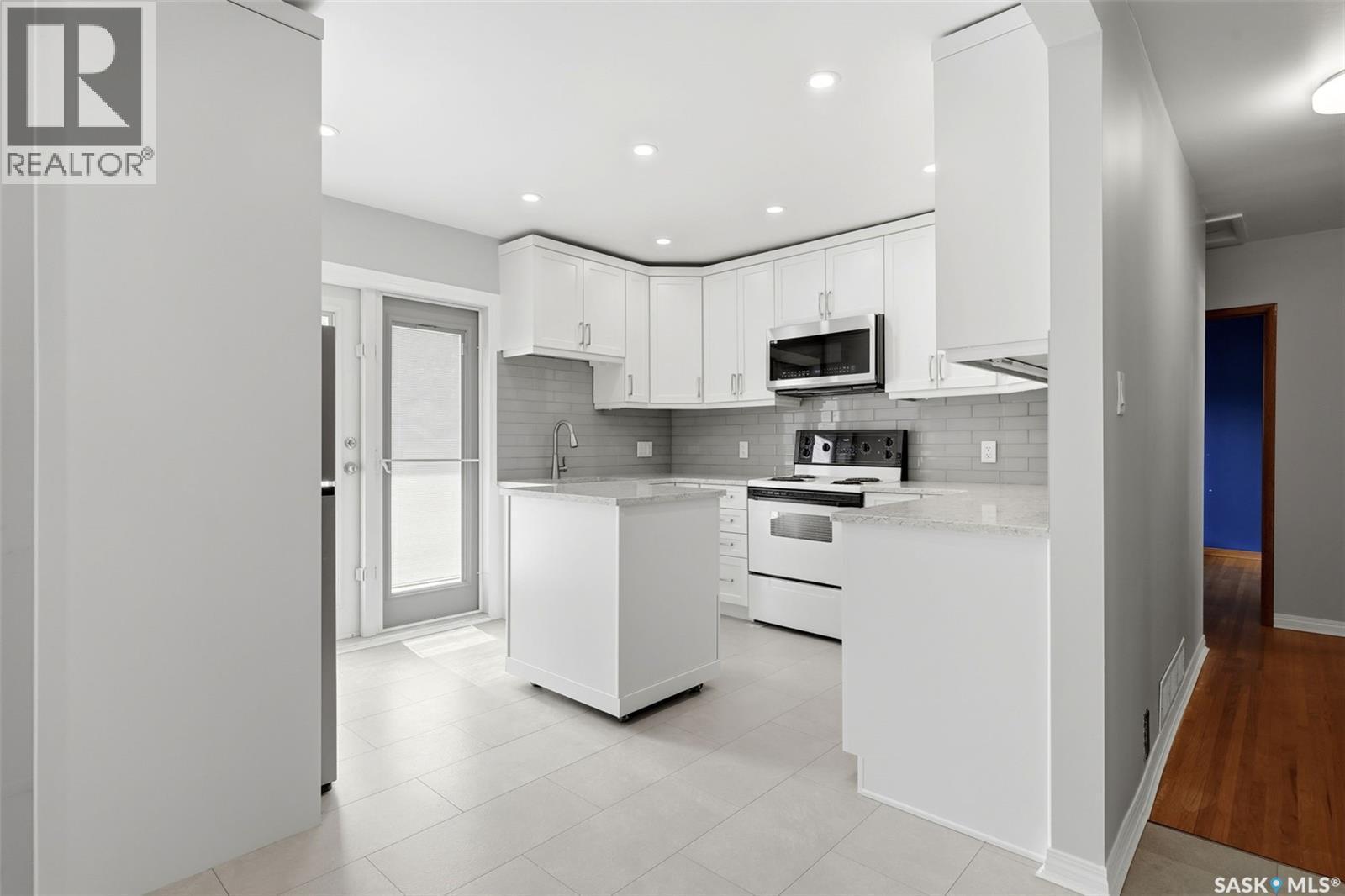 1631 Macpherson Avenue, Regina, SK - Indoor Photo Showing Kitchen