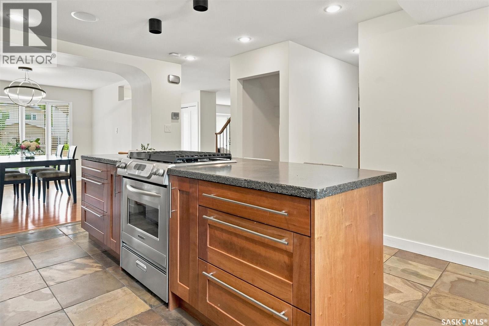 3834 Balfour Place, Saskatoon, SK - Indoor Photo Showing Kitchen