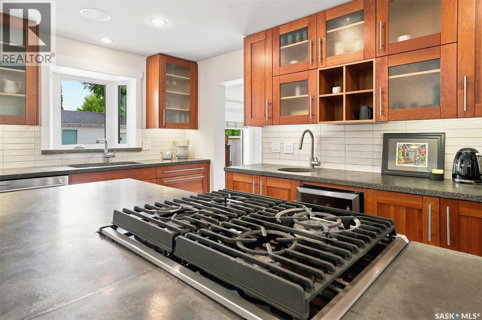 3834 Balfour Place, Saskatoon, SK - Indoor Photo Showing Kitchen