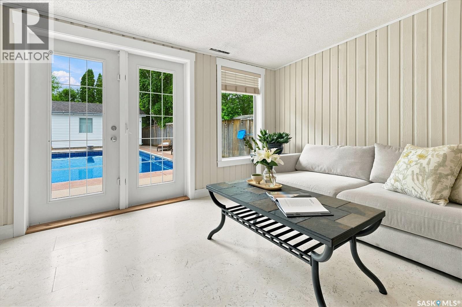3834 Balfour Place, Saskatoon, SK - Indoor Photo Showing Living Room