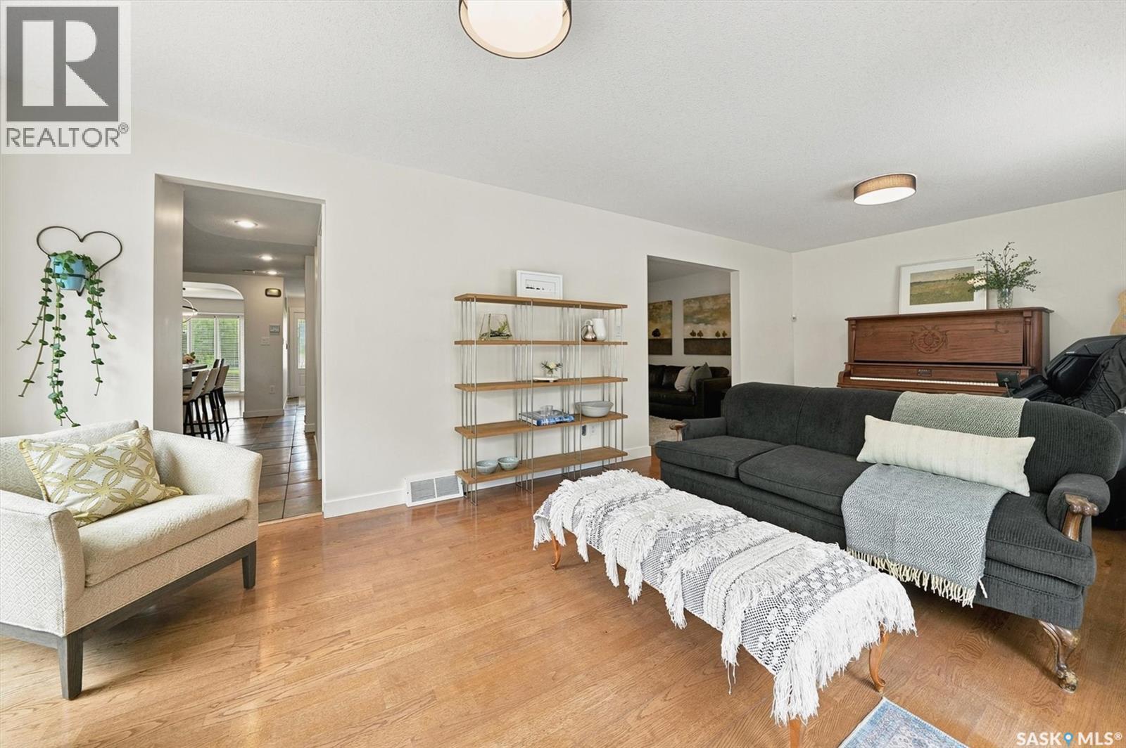 3834 Balfour Place, Saskatoon, SK - Indoor Photo Showing Living Room