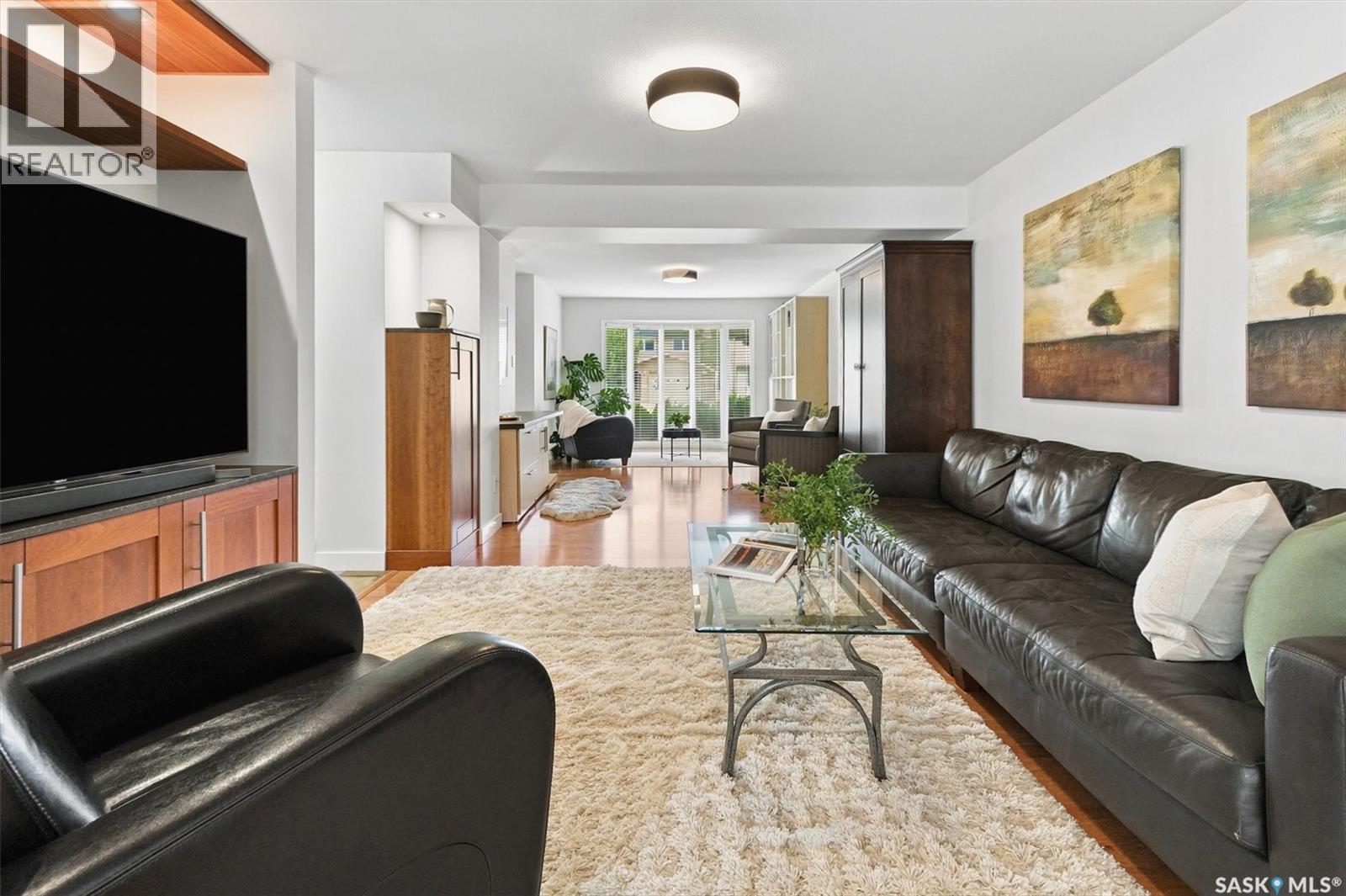 3834 Balfour Place, Saskatoon, SK - Indoor Photo Showing Living Room