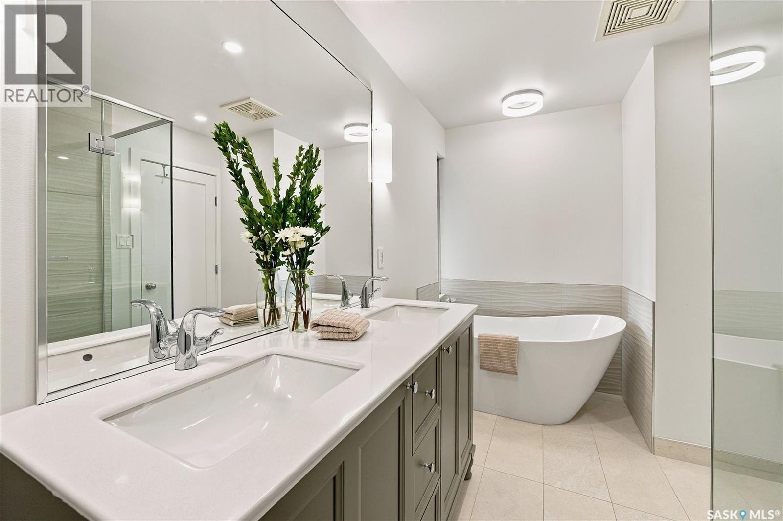 3834 Balfour Place, Saskatoon, SK - Indoor Photo Showing Bathroom