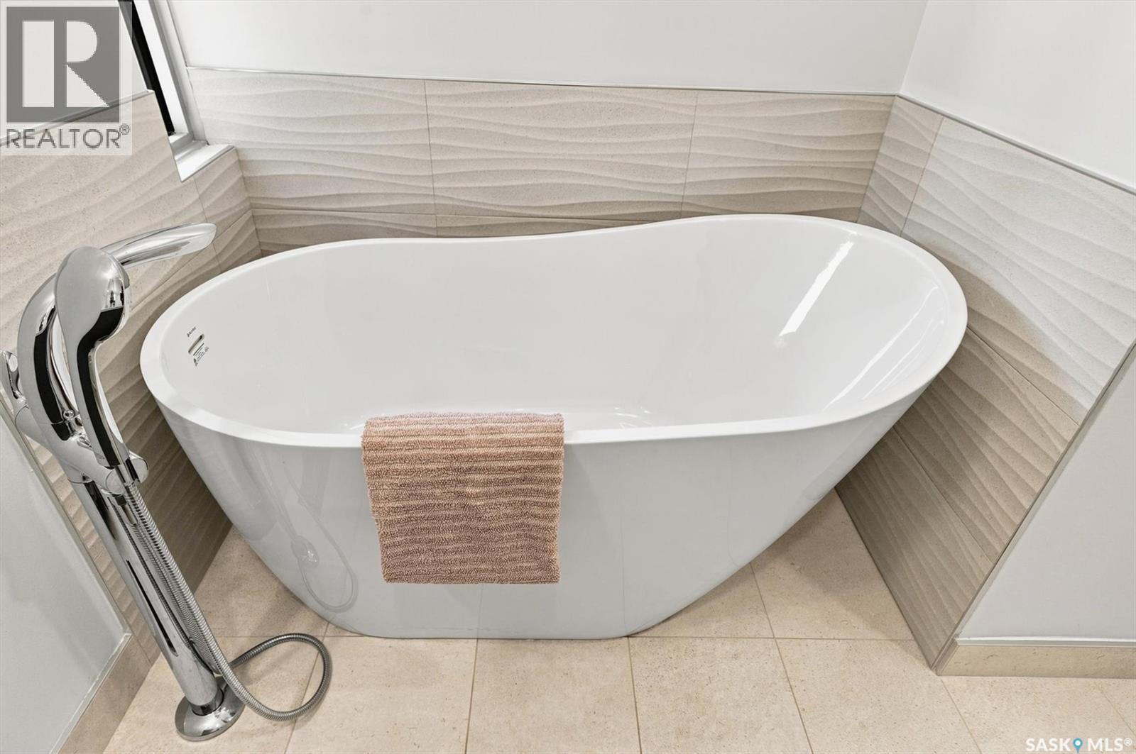 3834 Balfour Place, Saskatoon, SK - Indoor Photo Showing Bathroom
