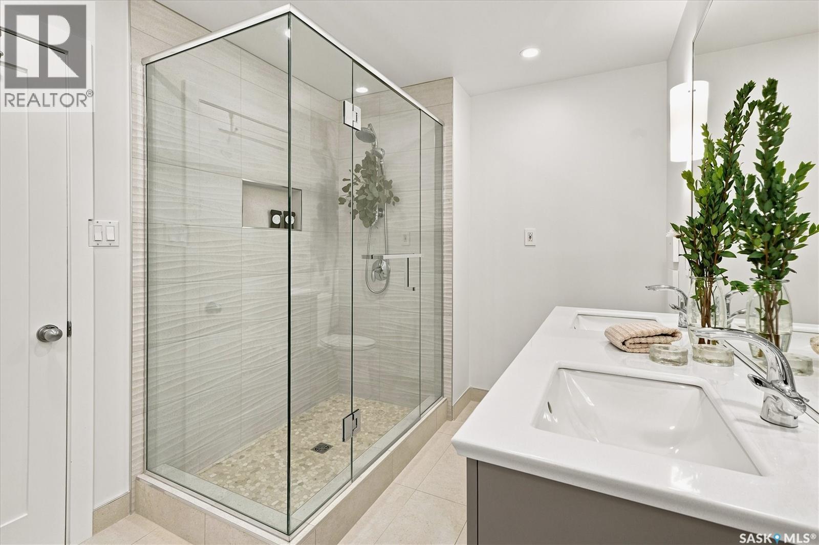 3834 Balfour Place, Saskatoon, SK - Indoor Photo Showing Bathroom