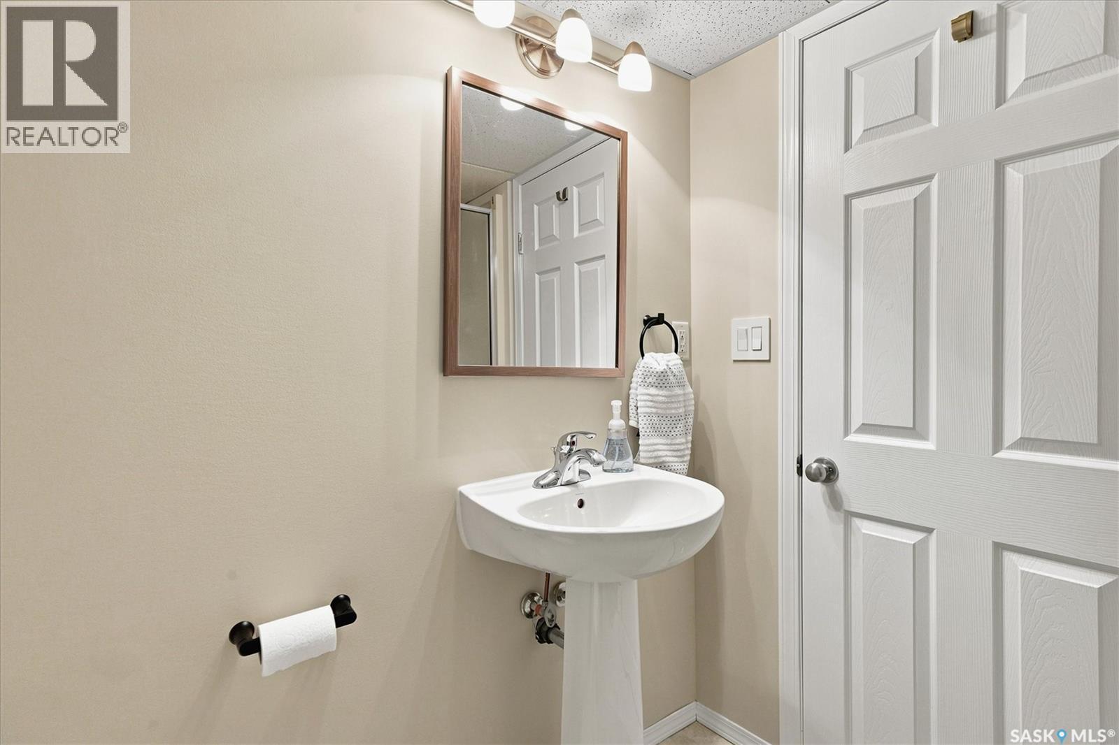 3834 Balfour Place, Saskatoon, SK - Indoor Photo Showing Bathroom