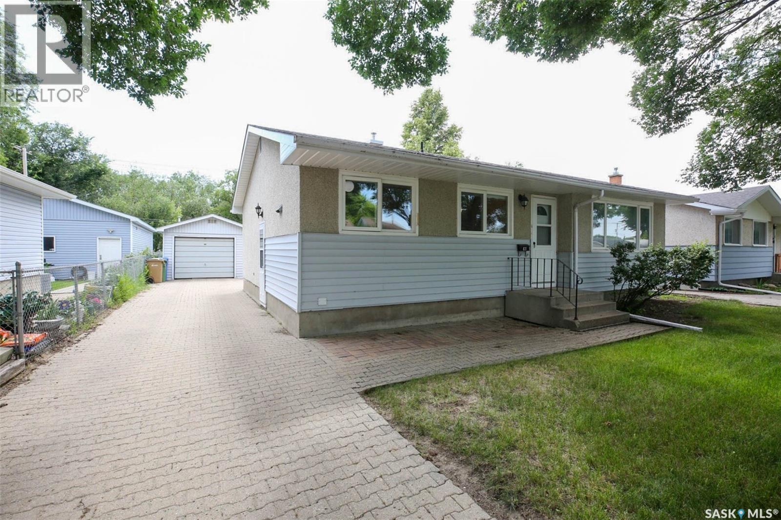 83 Woodward Avenue, Regina, SK - Outdoor