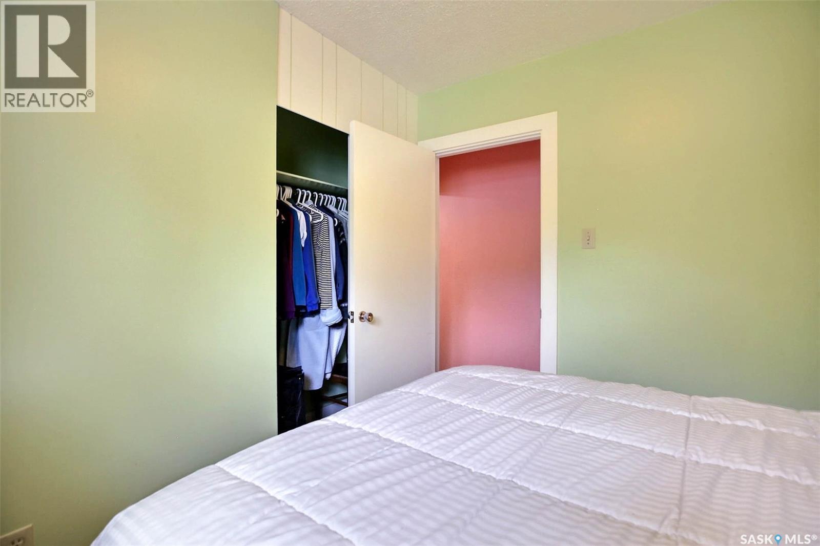 83 Woodward Avenue, Regina, SK - Indoor Photo Showing Bedroom