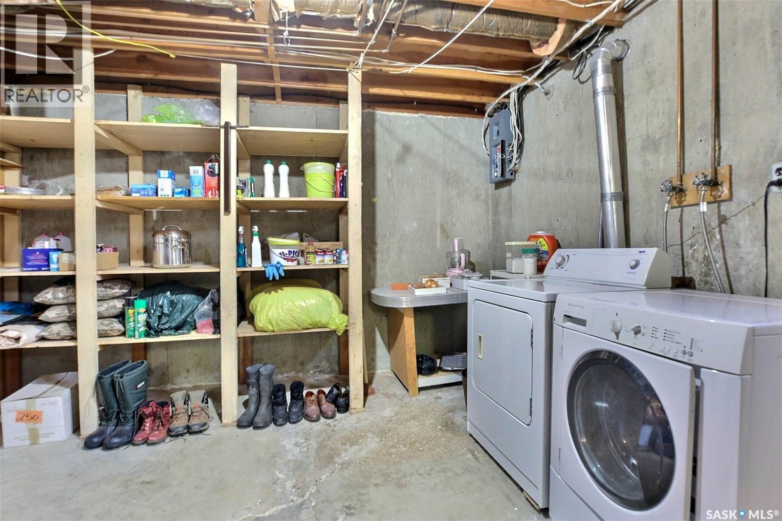 83 Woodward Avenue, Regina, SK - Indoor Photo Showing Laundry Room