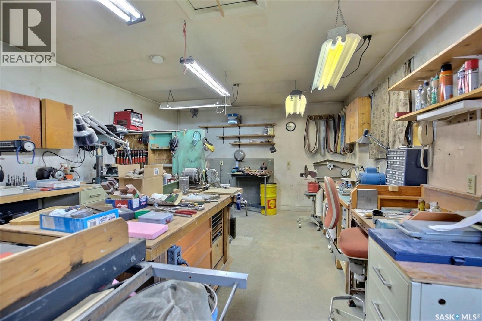 83 Woodward Avenue, Regina, SK - Indoor