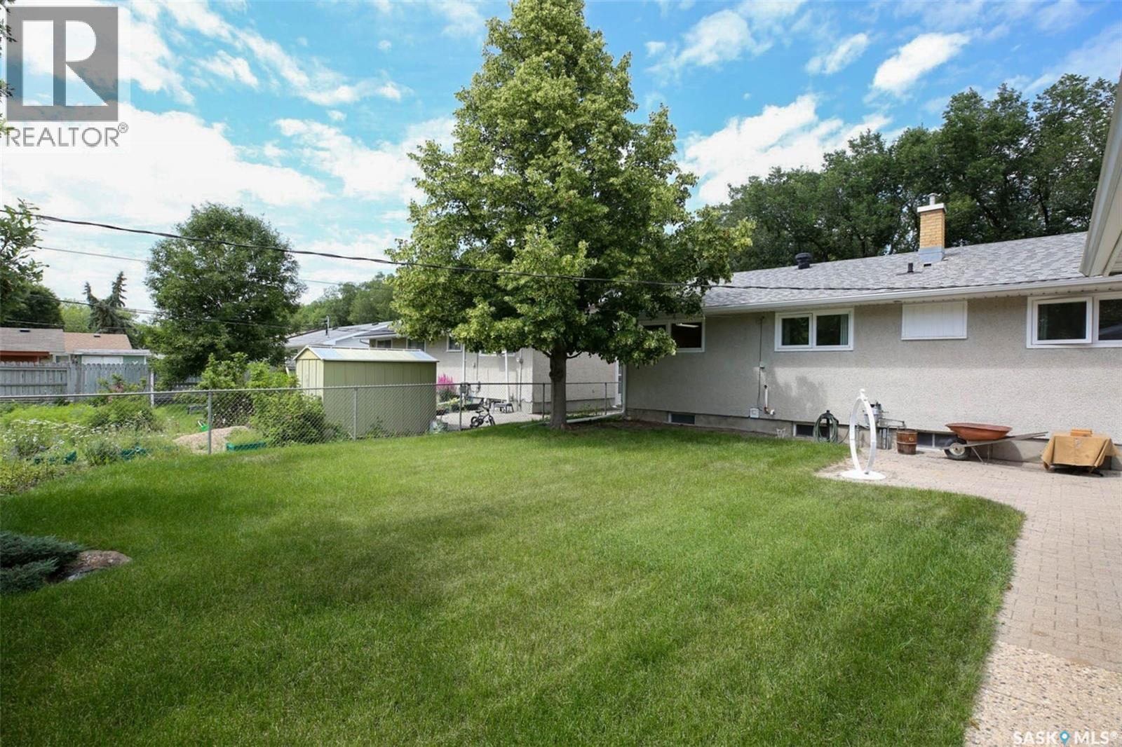 83 Woodward Avenue, Regina, SK - Outdoor