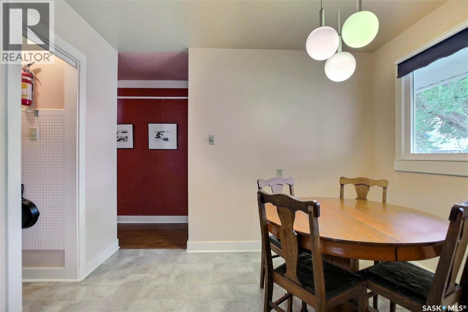 83 Woodward Avenue, Regina, SK - Indoor Photo Showing Dining Room
