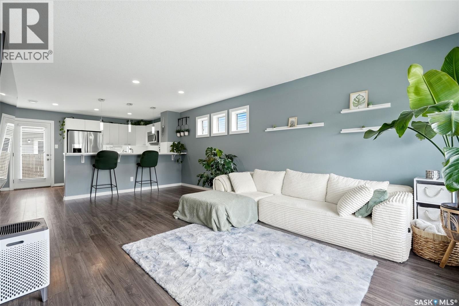 143 1920 7Th Avenue E, Regina, SK - Indoor Photo Showing Living Room