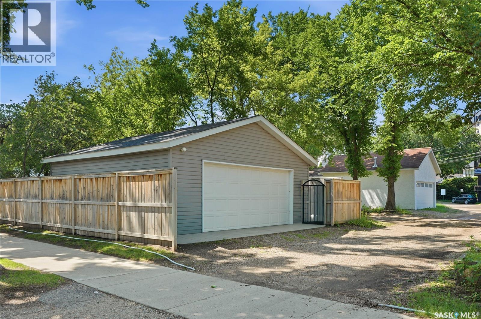 627 12Th Street E, Saskatoon, SK - Outdoor
