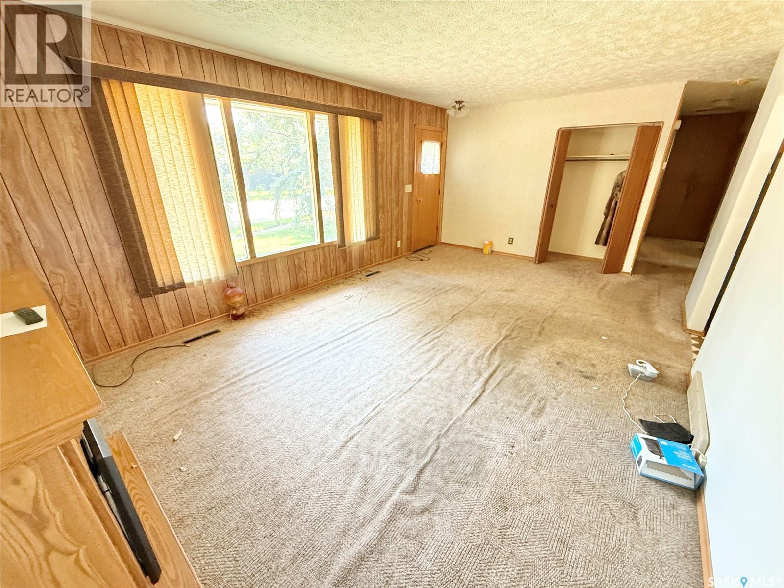 1117 Hartney Avenue, Weyburn, SK - Indoor Photo Showing Other Room