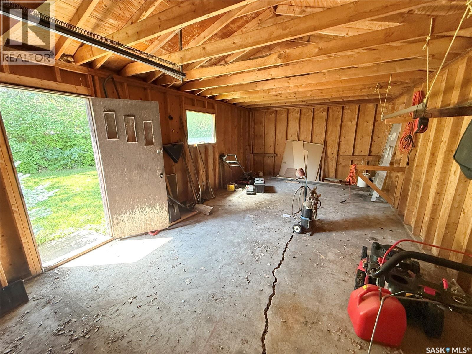 1117 Hartney Avenue, Weyburn, SK - Indoor