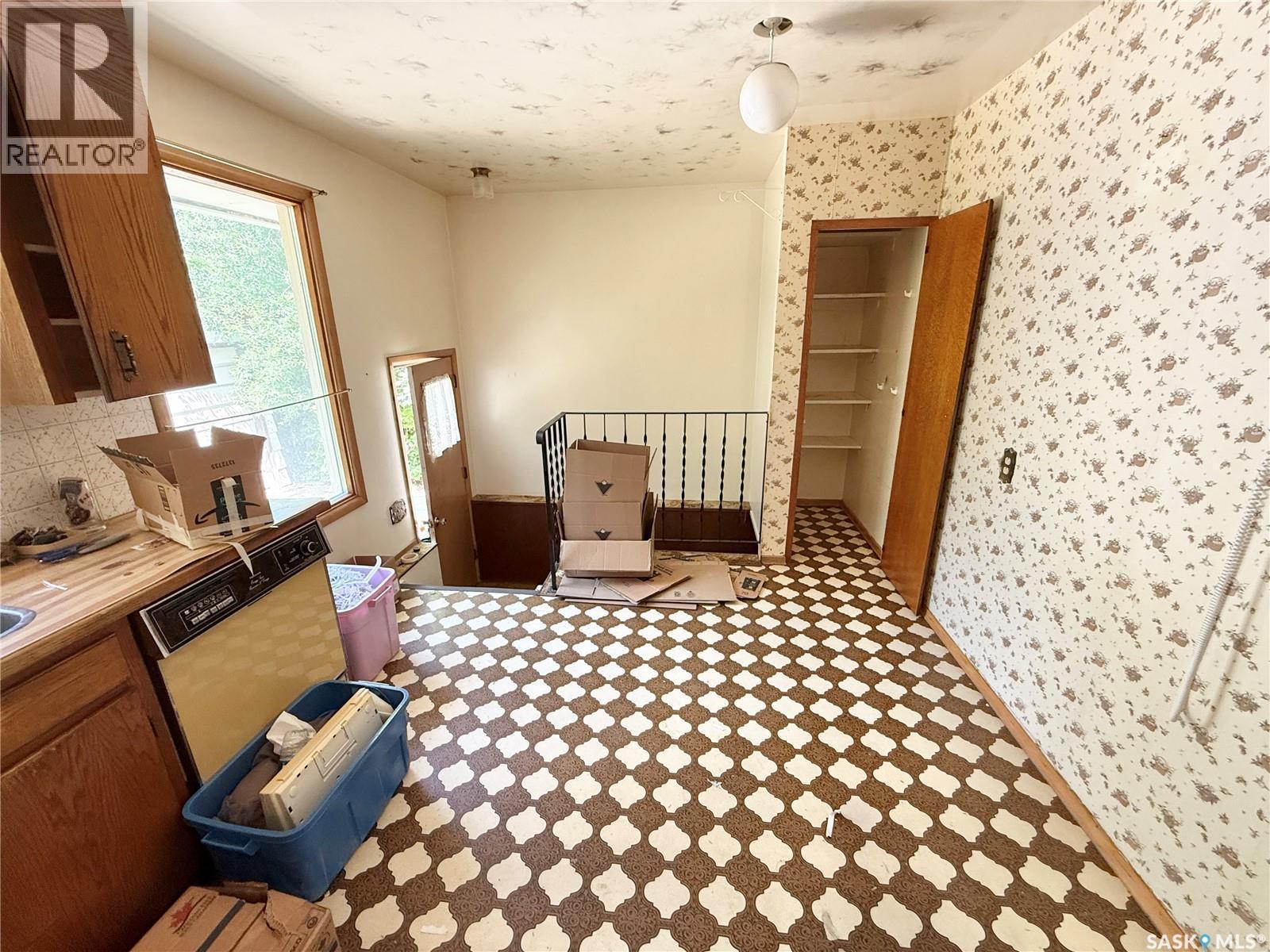 1117 Hartney Avenue, Weyburn, SK - Indoor