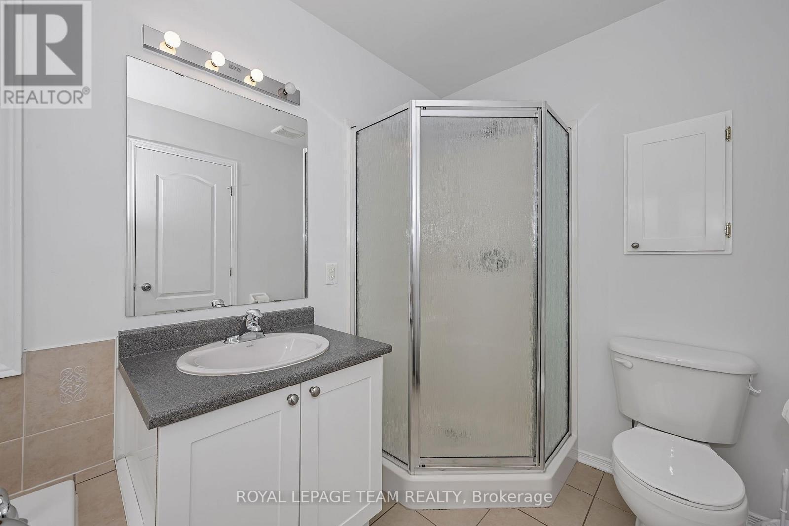 323 Freedom Private, Ottawa, ON - Indoor Photo Showing Bathroom