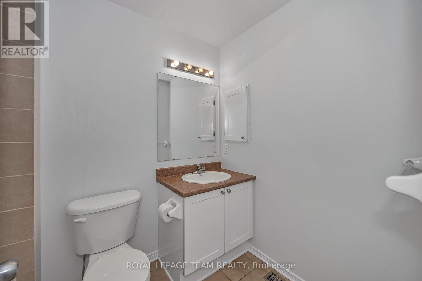 323 Freedom Private, Ottawa, ON - Indoor Photo Showing Bathroom