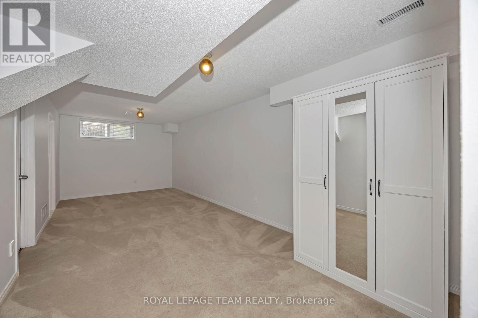 323 Freedom Private, Ottawa, ON - Indoor Photo Showing Other Room