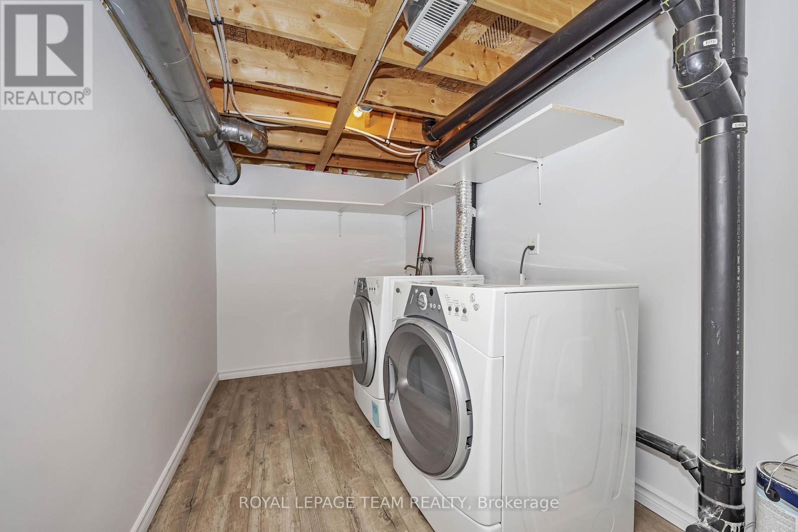323 Freedom Private, Ottawa, ON - Indoor Photo Showing Laundry Room