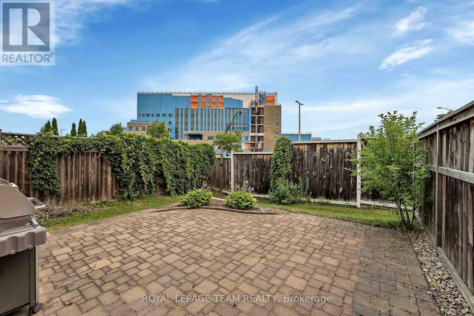 323 Freedom Private, Ottawa, ON - Outdoor
