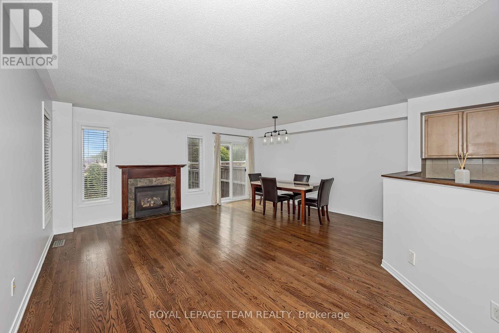 323 Freedom Private, Ottawa, ON - Indoor With Fireplace