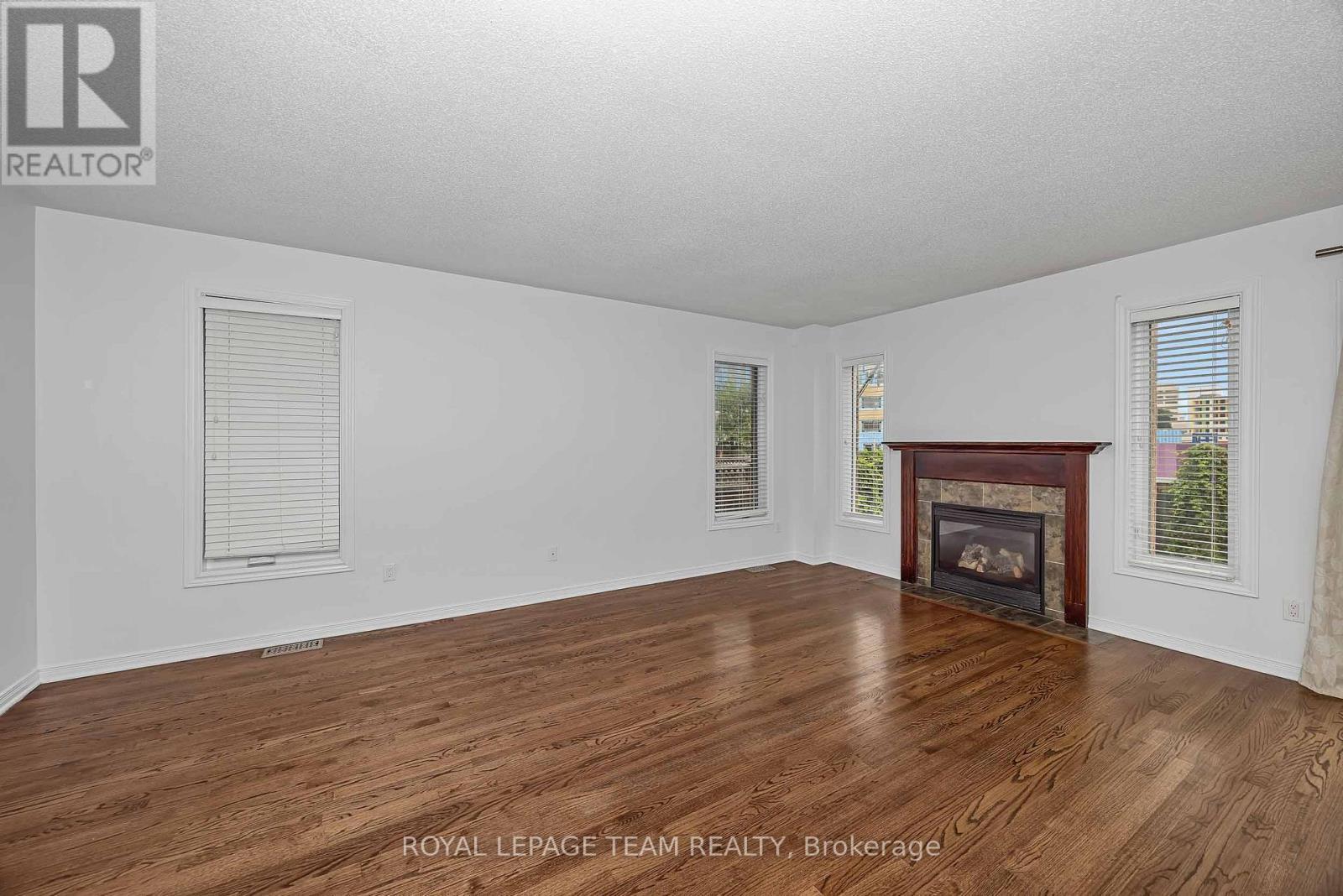 323 Freedom Private, Ottawa, ON - Indoor Photo Showing Living Room With Fireplace