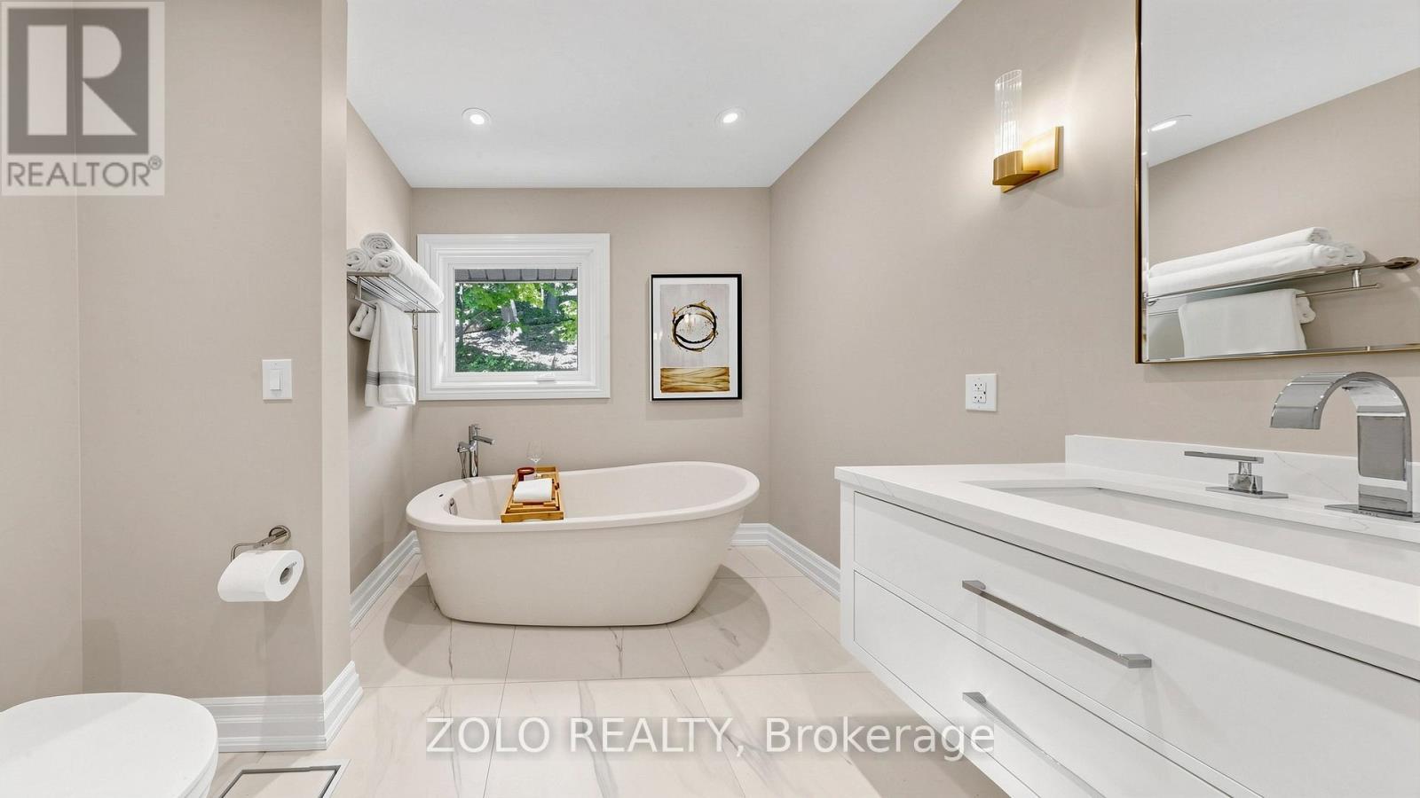 41 Meadowcliffe Drive, Toronto, ON - Indoor Photo Showing Bathroom